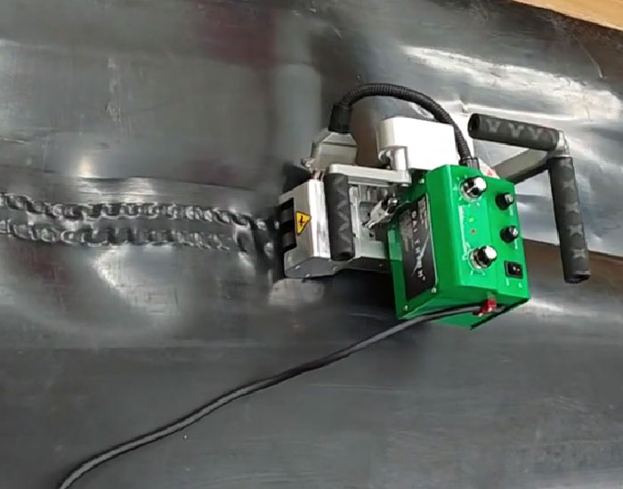 M&aacute;y h&agrave;n bạt HDPE 1,5mm
