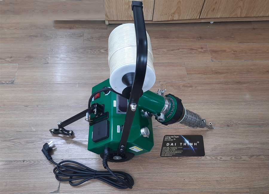 M&aacute;y h&agrave;n s&agrave;n thảm nhựa tự động